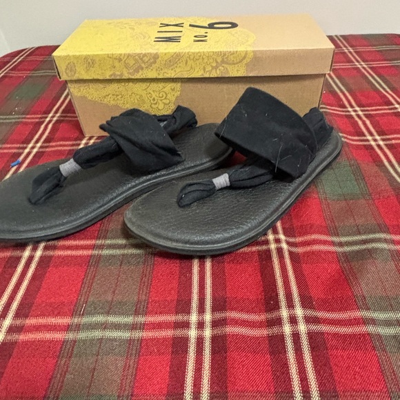 Black sanuk yoga slings - Picture 2 of 2